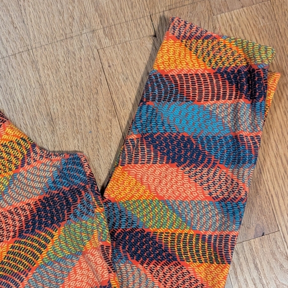 🌈 LuLaRoe Tall & Curvy Leggings - Vibrant Fall Vibes! 🍂✨ - Picture 3 of 4